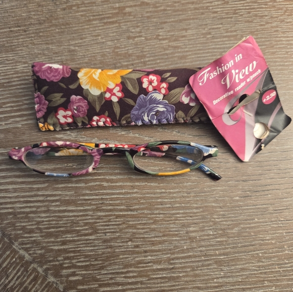Fashion in View Accessories - Vintage Floral Patterned Reading Glasses with Matching Case +2.50